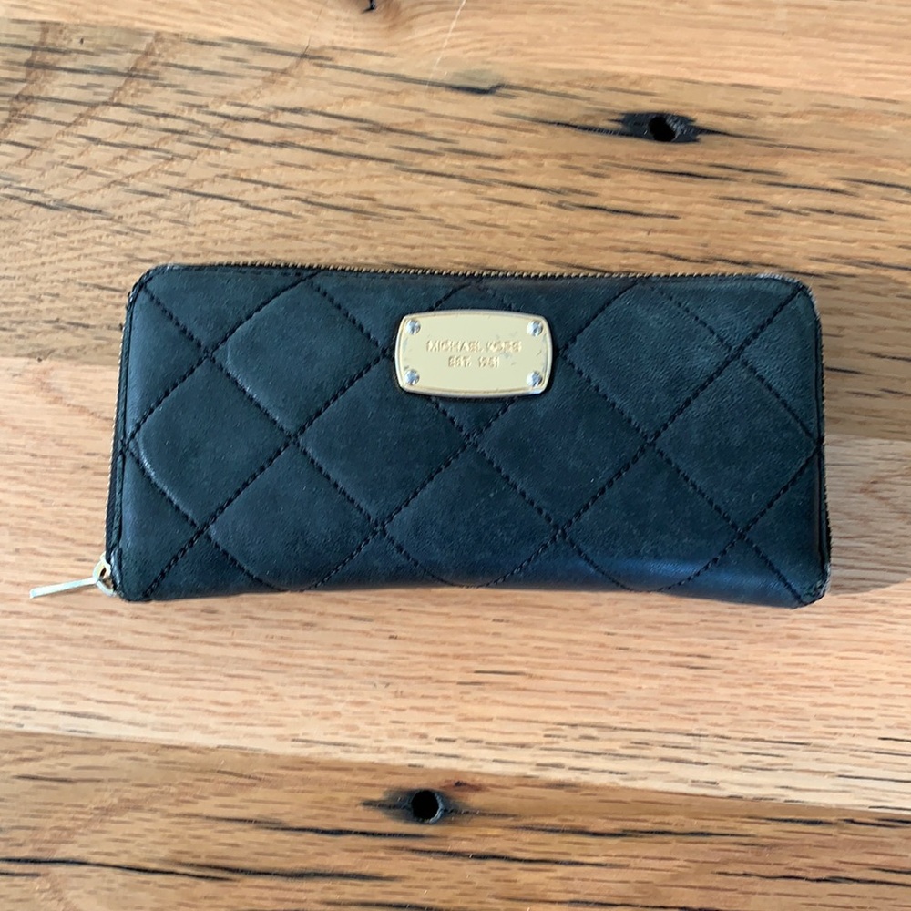 Michael Kors Quilted Leather Zip around Wallet